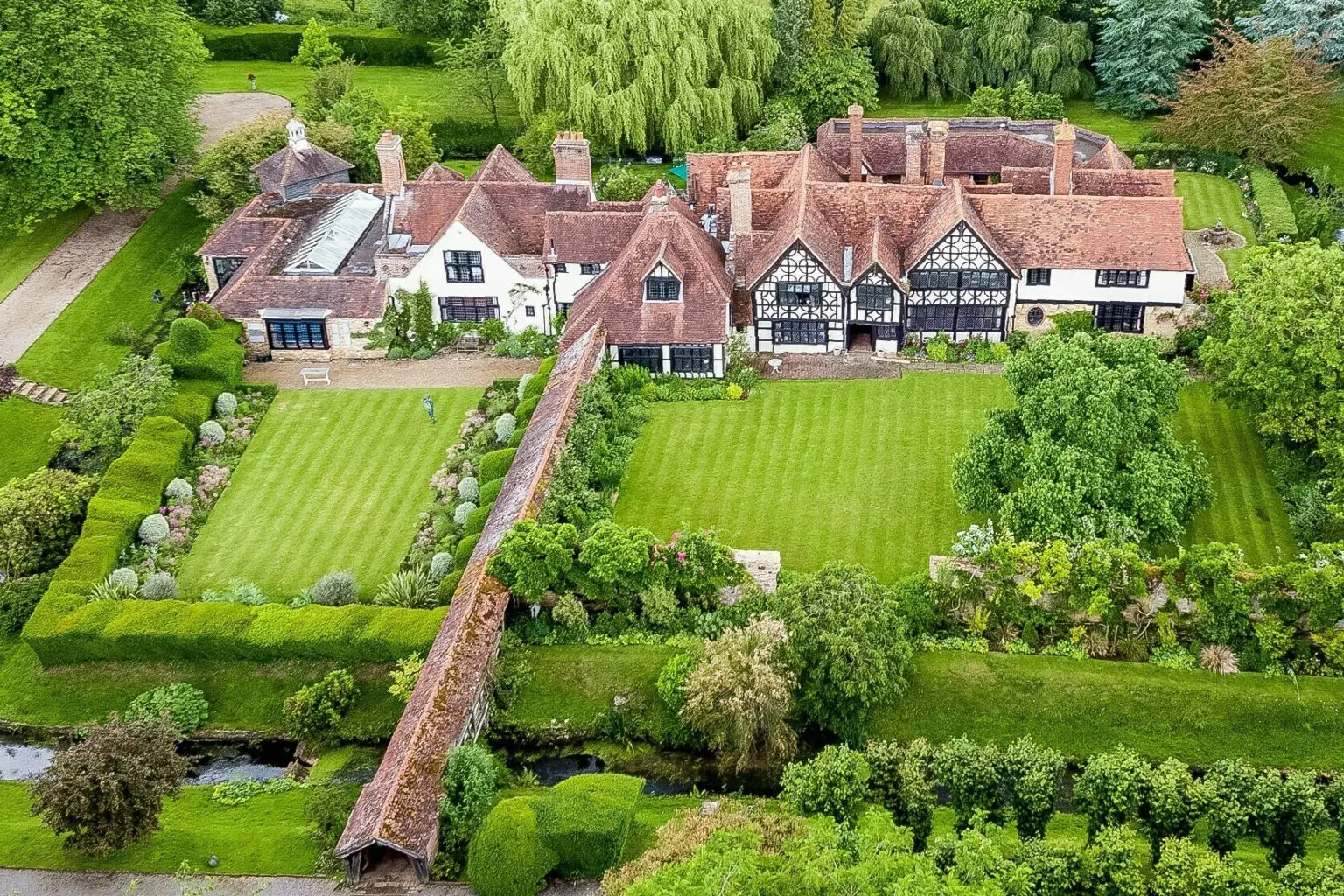 © 2019 - Simple Aerial House Portraits