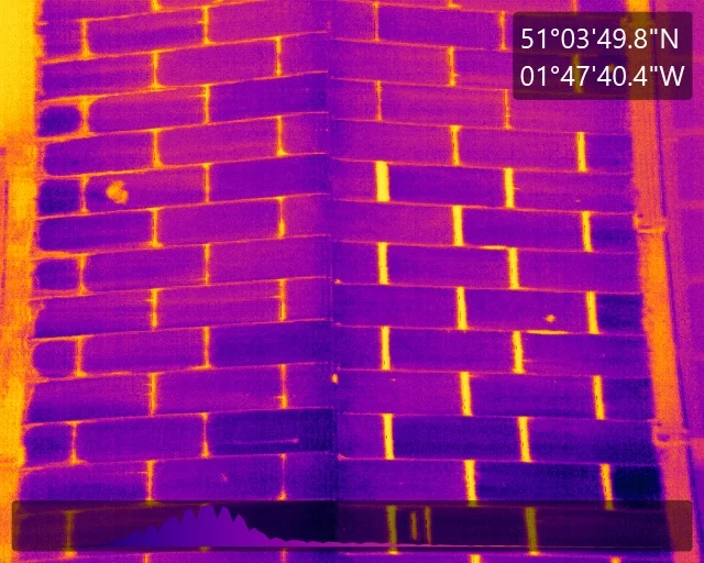 Roof suggesting heat loss which is false evidenced Roof suggesting heat loss which is false evidenced