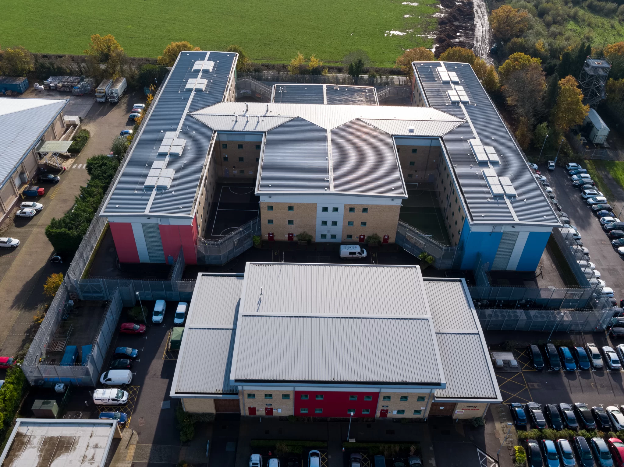 Building surveying in Kent using aerial imagery and thermography Aerial thermal image of a residential block elevation showing surface temperature variation across walls, windows and junctions