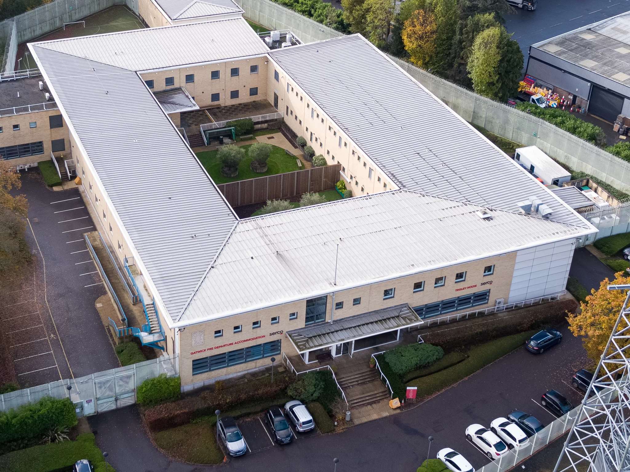 Building surveying in Sussex using aerial imagery and thermography Aerial thermal image of a residential block elevation showing surface temperature variation across walls, windows and junctions